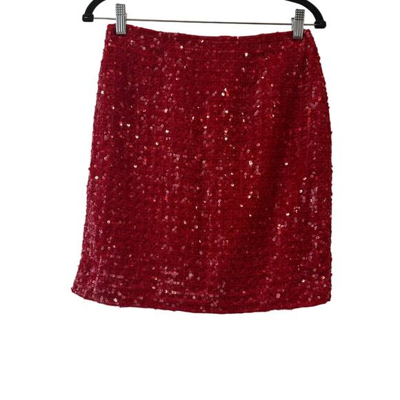 Newport News Dresses & Skirts - Newport News Easy Style Sequins Red Short Skirt Size 6 Back Zipper and Slit